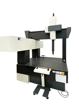 Three coordinate measuring instrument